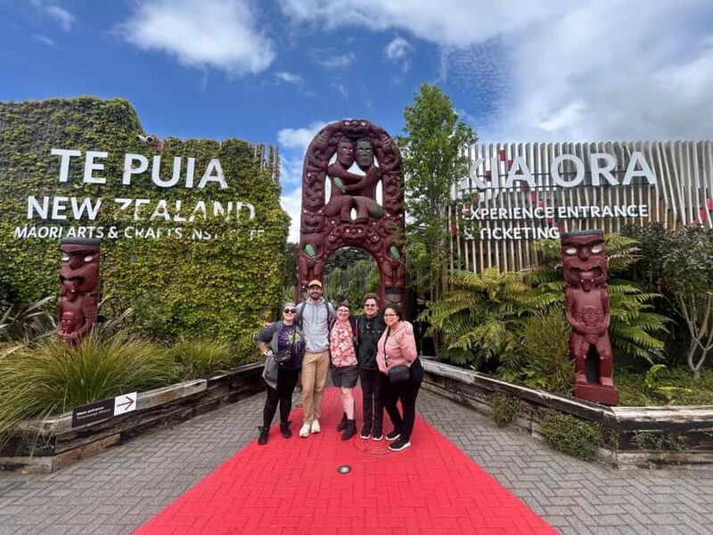 Auckland: Rotorua Highlights with Te Puia Tour, Show & Lunch - Transportation and Group Size