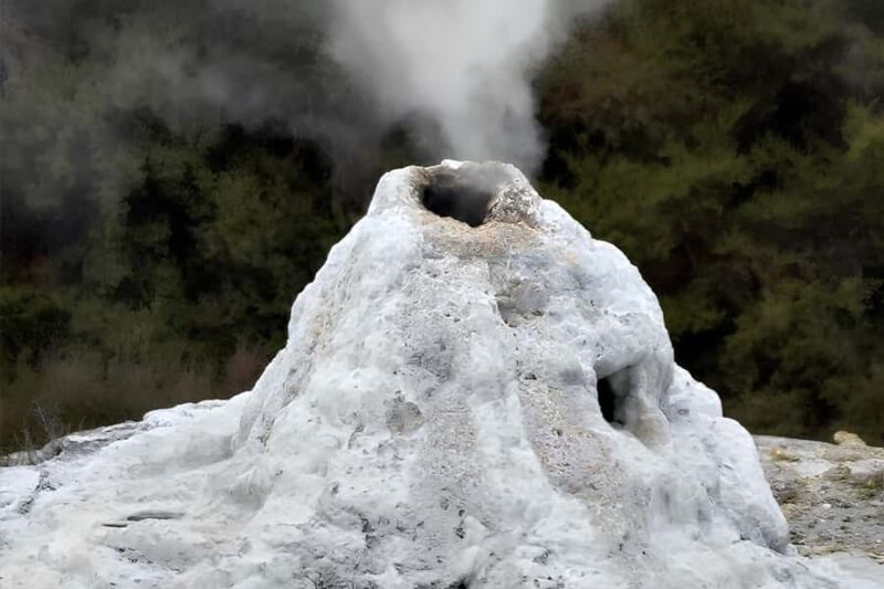 Auckland: Rotorua, Taupo, Waiotapu & Huka Falls Private Trip - Key Points