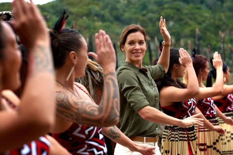 Auckland: TE PUIA Rotorua, Redwood & Blue Springs Day Tour - Cultural Performance: A Moving Showcase