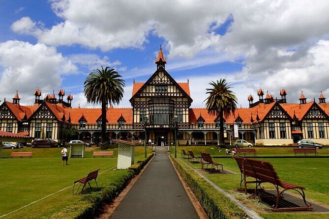 Auckland to Rotorua, Hobbiton and Waitomo 1 Way Small Group Tour - FAQ