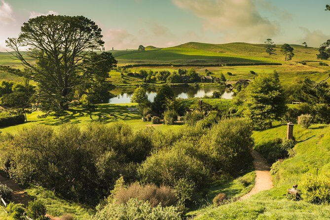 Auckland to Waitomo Caves and Hobbiton Movie Set Private Tour - The Sum Up