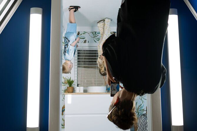 Australia's First Upside Down House Photo Experience - Key Points