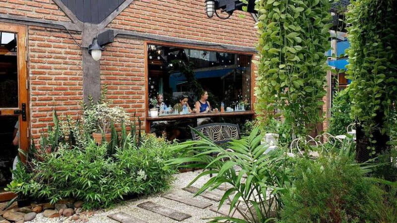 Ayutthaya: Sabieng Riverside Restaurant - Traveller's Lunch - The Dining Experience in Context