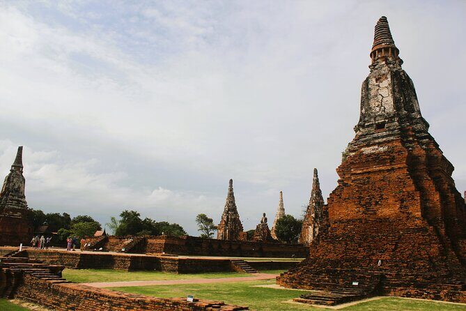 Ayutthaya Sunset Boat Ride & Famous Attractions Join Tour - Who Should Consider This Tour?