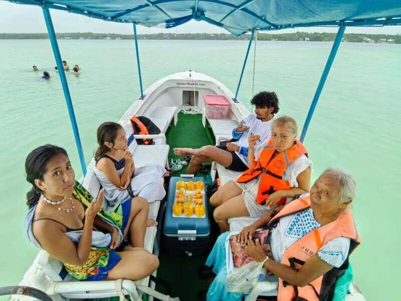 Bacalar : Boat Tour of the Lagoon of The Seven Colors - A Closer Look at the Bacalar Lagoon Boat Tour