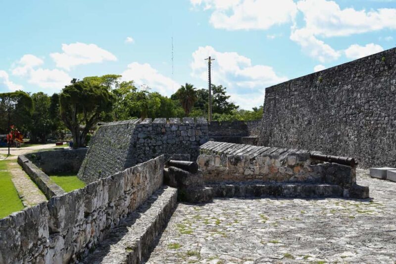 Bacalar: Lagoon, Pirate Canal, Stromatolite Day Trip w/Lunch - Key Points