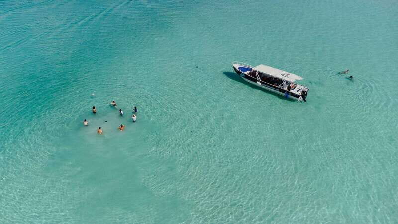 Bacalar Lagoon Sightseeing Boat Tour with Open Bar & Snack - Key Points