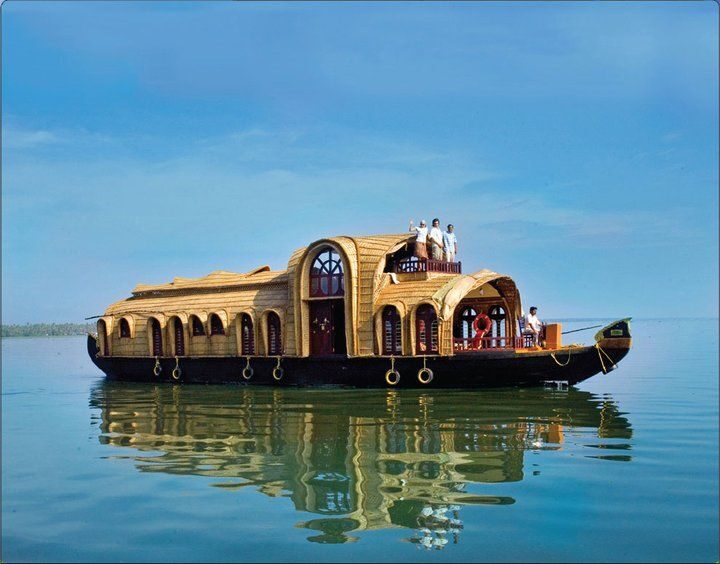 Backwaters of Alapuzha from Cochin port - Key Points