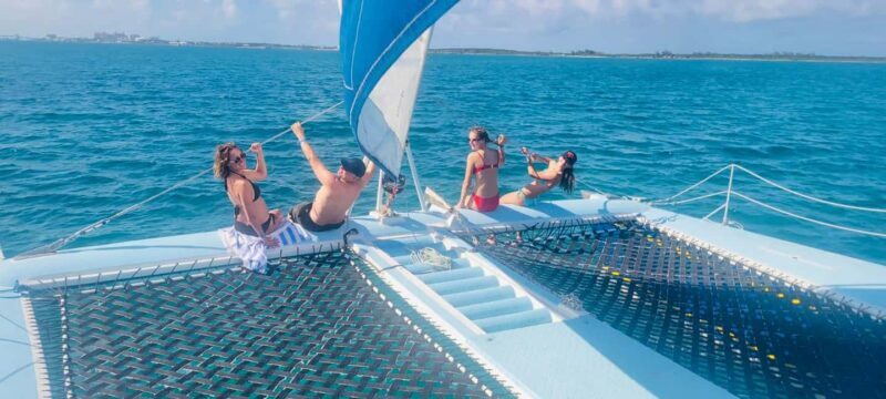 Bahamas: Swimming Pigs & Snorkeling Cruise with Lunch & Rum - Snorkeling at Athol Island