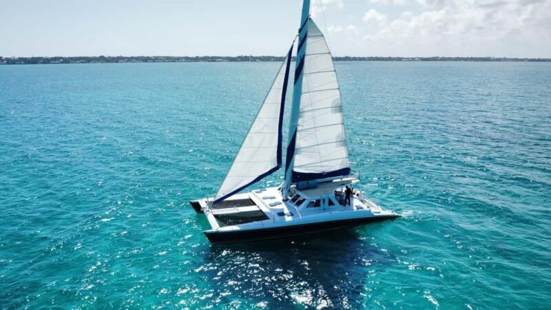 Bahamas: Swimming Pigs & Snorkeling Cruise with Lunch & Rum - Pig Beach and the Famous Swimming Pigs