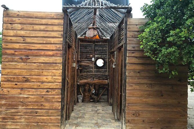 Bahía de las águilas glamping experience from Santo Domingo - Food and Meals: Full Board for a Carefree Trip