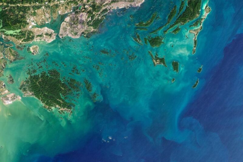 Bai Tu Long Bay Sail Away in 2D1N - Day 2: Cave Exploration and Return to Hanoi