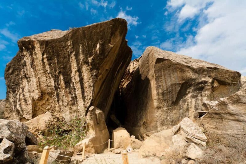 Baku: Gobustan, Ateshgah and Yanardag - An In-Depth Look at the Tour Experience