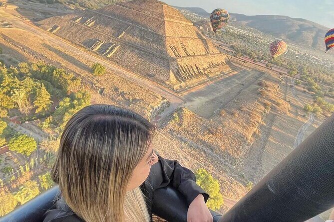 Balloon flight + CDMX pickup + Buffet Breakfast - Breakfast and Free Time at Teotihuacán