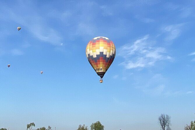 Balloon flight + Transportation + Breakfast in Cave or buffet + Pyramids - FAQs