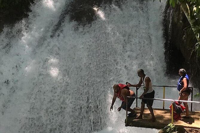 Bamboo Rafting with lime stone - What to Expect from the Bamboo Rafting Tour