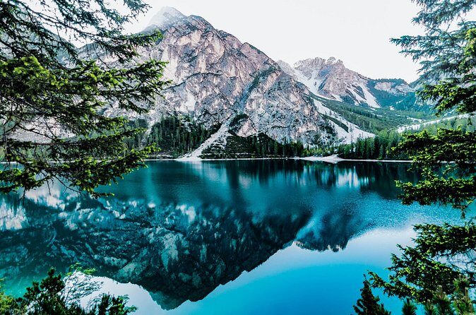 Banff/Canmore Shuttle to Moraine Lake and Lake Louise(1.5h each) - FAQs