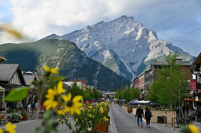 Banff Johnston Canyon and Banff Gondola 1 Day Tour from Calgary - FAQs