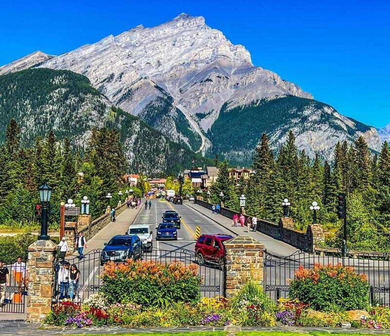 Banff: Lake Louise, Moraine, Emerald & Johnston Canyon Tour - FAQ