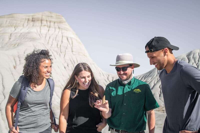 Banff: Private Badlands Tour with Royal Tyrrell Museum - FAQs