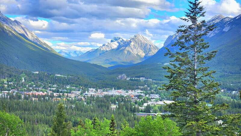 Banff Private Full-Day Tour Lake Louise, Gondola & more - FAQ