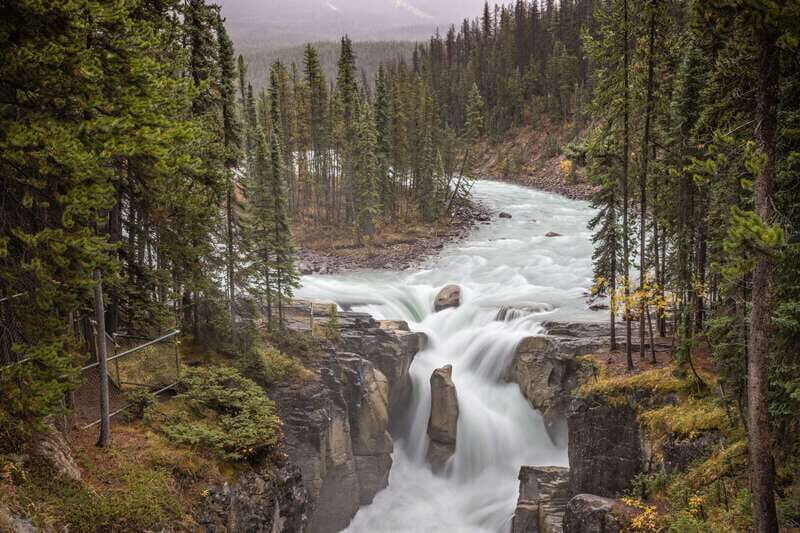 Banff: Uncover the Beauty of Western Canada (6-Days) - The Experience and the Guides: What Travelers Say