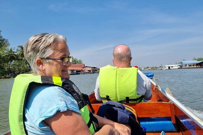 Bangkok: A 4 Hours Tuk Tuk Sightseeing Tour At Iconic Landmarks - The Value of a Guided Tuk Tuk Tour