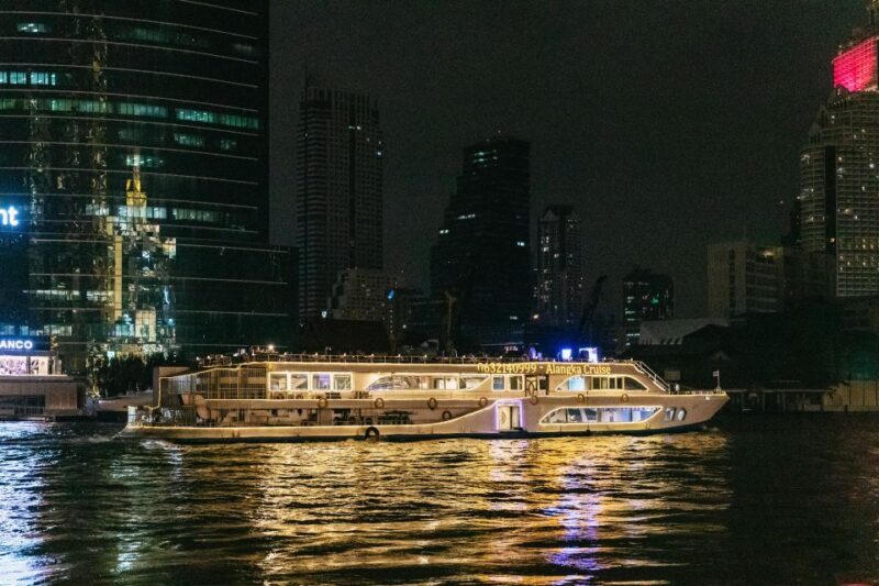 Bangkok: Alangka Luxury Buffet Dinner Cruise With Live Music - The Itinerary and Experience Breakdown