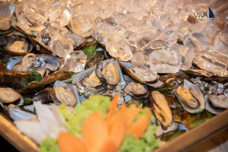 Bangkok: Alangka Luxury Chao Phraya Dinner Cruise - Key Points