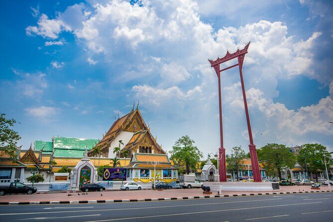 Bangkok: Backstreets and Temple Historic Bike Tour - Detailed Breakdown of the Tour Experience