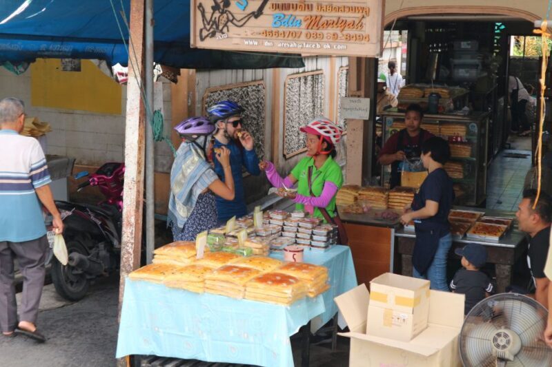 Bangkok: Bike and Canal Boat Tour with Lunch - Exploring Bangkok on Two Wheels and Waterways