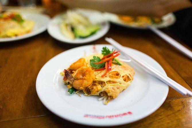 Bangkok by Night: Temples, Markets and Food Tuk-Tuk Tour - Key Points