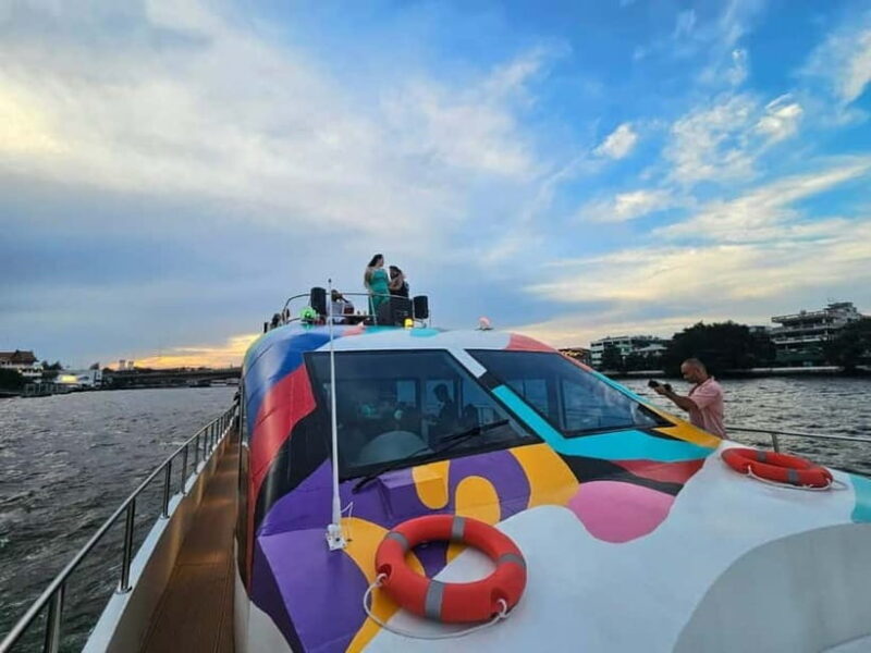 Bangkok : Chaophraya Booze Cruise  Drinks Onboard - What to Expect on the Cruise
