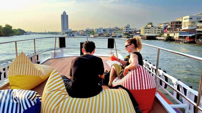 Bangkok : Chaophraya Booze Cruise  Drinks Onboard - The Atmosphere