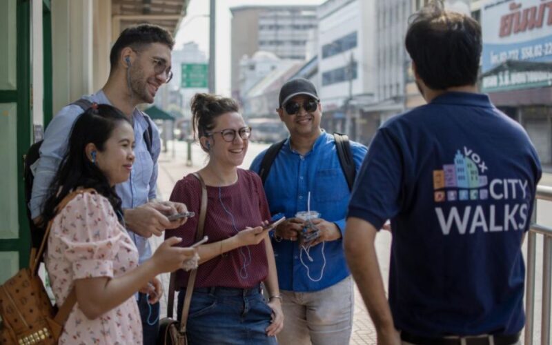 Bangkok: Chinatown Night Walking Tour and Hop On Hop Off Bus - Detailed Breakdown of the Itinerary
