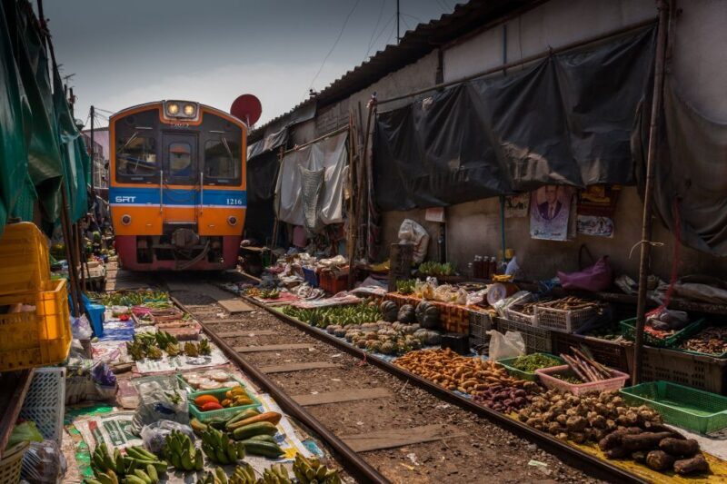 Bangkok: Damnoen Saduak, Train Market & Mahanakhon Day Trip - The Itinerary in Detail