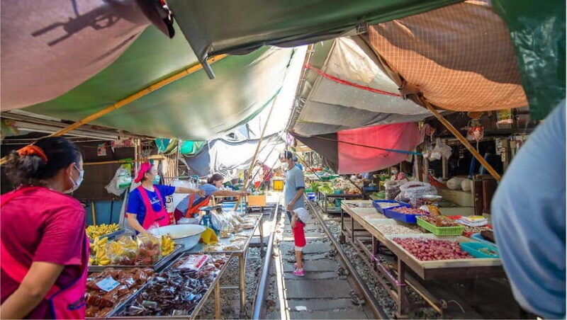 Bangkok: Floating Market, Phra Pathom Pagoda & Cafes Tour - FAQ