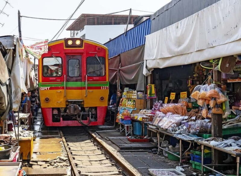 Bangkok: Floating Market & Railway Market with Hotel Pick Up - Starting with Maeklong Railway Market