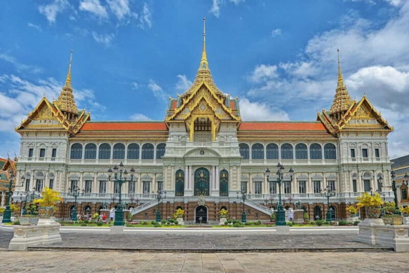 Bangkok: Grand Palace, Wat Pho, Wat Arun Sacred & Local Tour - A Detailed Look at the Sacred & Local Tour