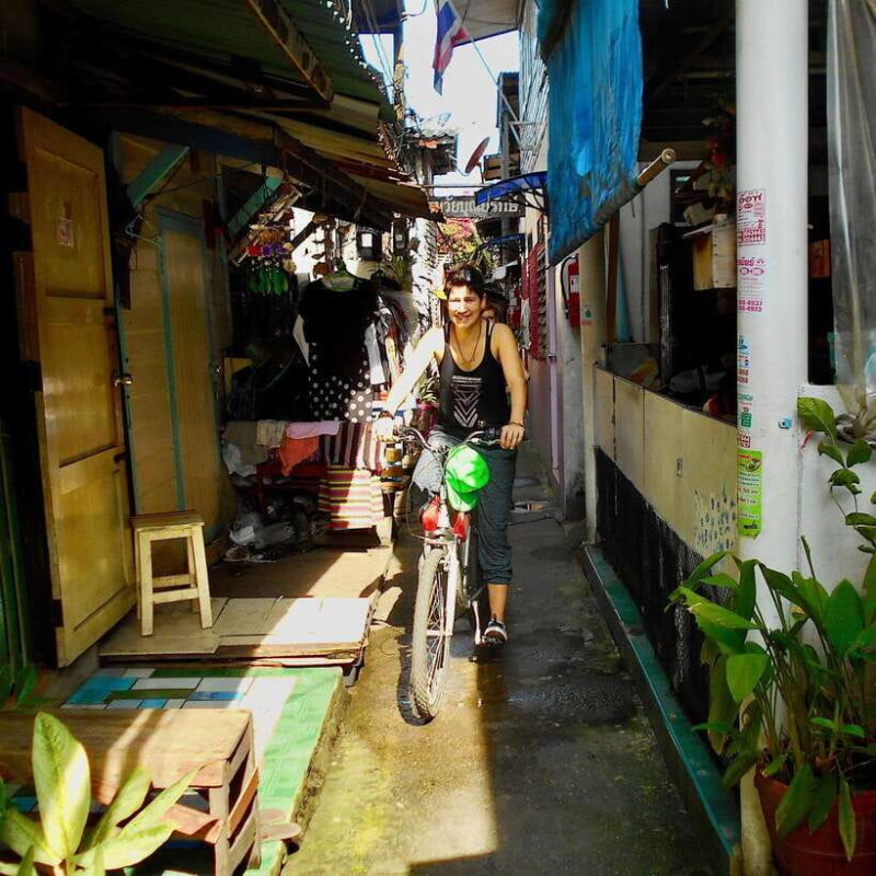Bangkok: Green Oasis Guided Bike Tour with Boat Ride - Visiting a Local Snack Shop