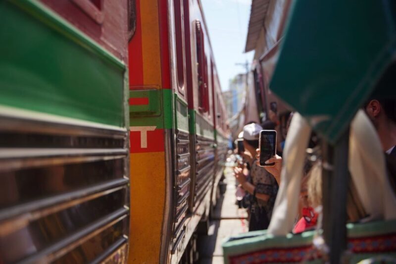 Bangkok: Maeklong Railway Market & Floating Market Tour - Key Points