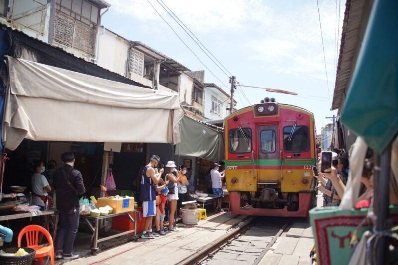 Bangkok: Maeklong Railway Market & Floating Market Tour - A Full Breakdown of the Experience
