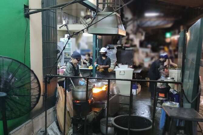 Bangkok: Michelin Guide Street Food Tour by Tuk Tuk - Authenticity and Local Flair