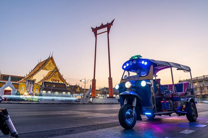 Bangkok: Michelin Street Eats by Tuk-Tuk Guided Food Tour - Relaxing at the Riverside Rooftop Bar