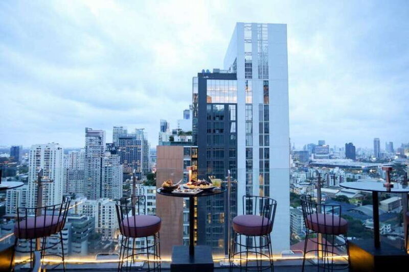 Bangkok: Mojjo Rooftop Lounge & Bar Food & Beverage Package - Practical Details and Tips