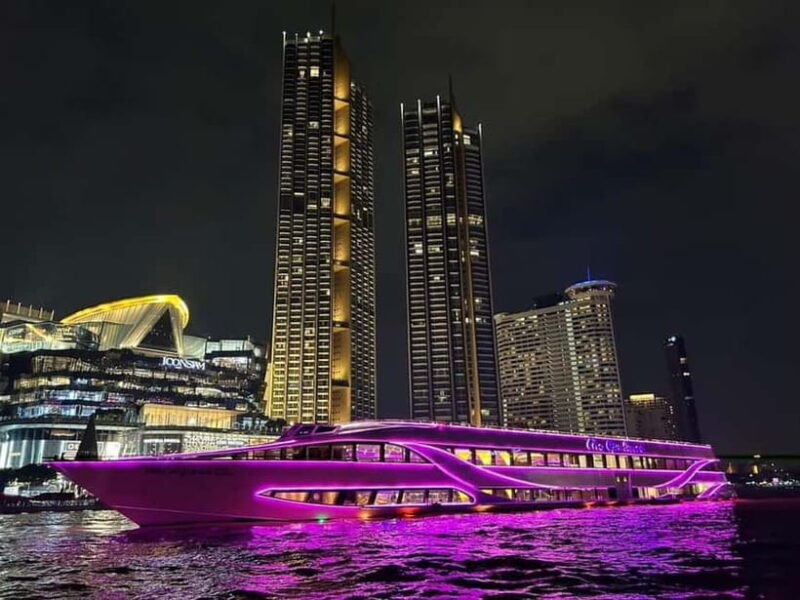 Bangkok: Opulence Luxury River Dinner Cruise - Entertainment and Atmosphere