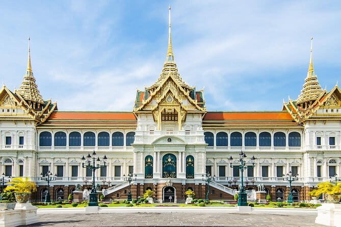 Bangkok Private Grand Palace Emerald Buddha and Reclining Buddha - An In-Depth Look at the Tour