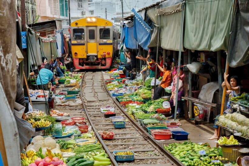 Bangkok: Railway and Floating Market Tour with Dragon Temple - A Closer Look at the Itinerary