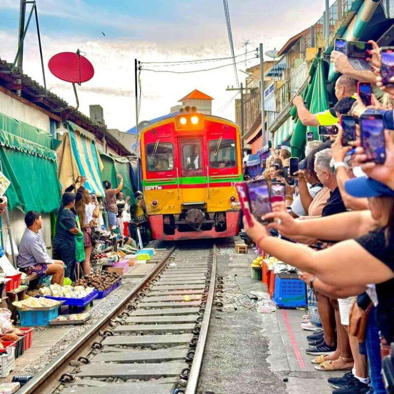 Bangkok: Railway and Floating Market Tour with Dragon Temple - Who Is This Tour Best For?