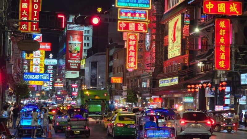 Bangkok: Street Food Tasting Tour at Night - Food Highlights and Authenticity